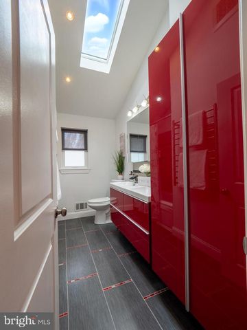 5 CHEROKEE DR, Pennington, NJ 08534