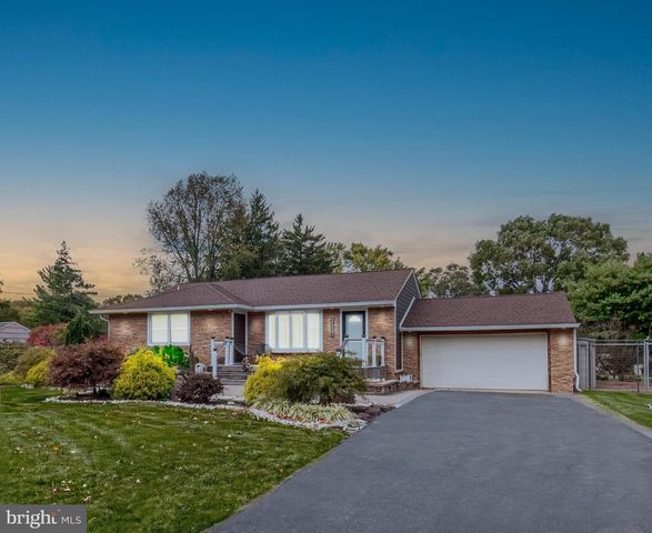 5 CHEROKEE DR, Pennington, NJ 08534