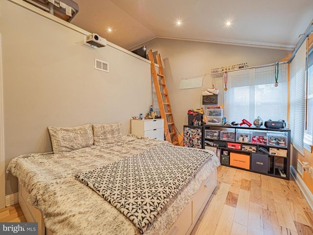 5 CHEROKEE DR, Pennington, NJ 08534