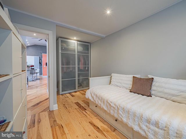 5 CHEROKEE DR, Pennington, NJ 08534