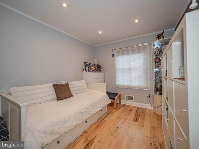 5 CHEROKEE DR, Pennington, NJ 08534