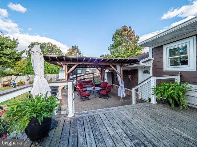 5 CHEROKEE DR, Pennington, NJ 08534