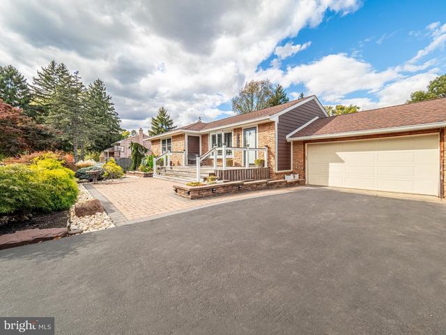 5 CHEROKEE DR, Pennington, NJ 08534