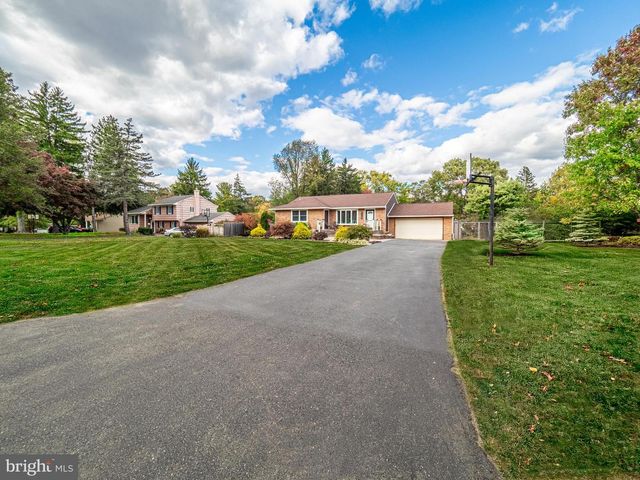 5 CHEROKEE DR, Pennington, NJ 08534