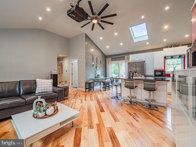 5 CHEROKEE DR, Pennington, NJ 08534