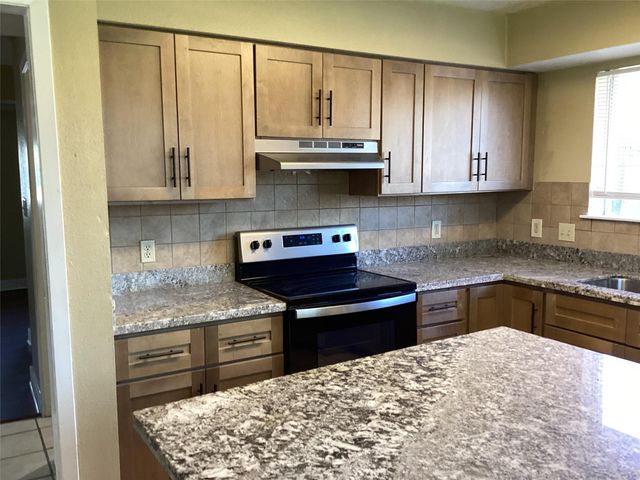 15831 Bazelbriar Lane, Houston, TX 77489