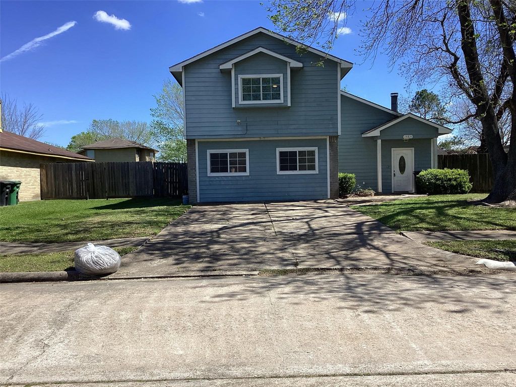 15831 Bazelbriar Lane, Houston, TX 77489