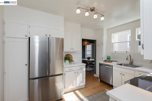 1321 Pearl St, Alameda, CA 94501