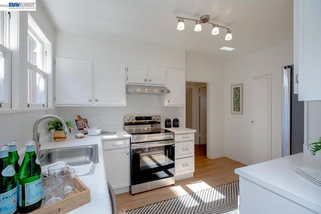 1321 Pearl St, Alameda, CA 94501