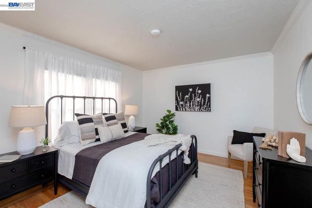 1321 Pearl St, Alameda, CA 94501