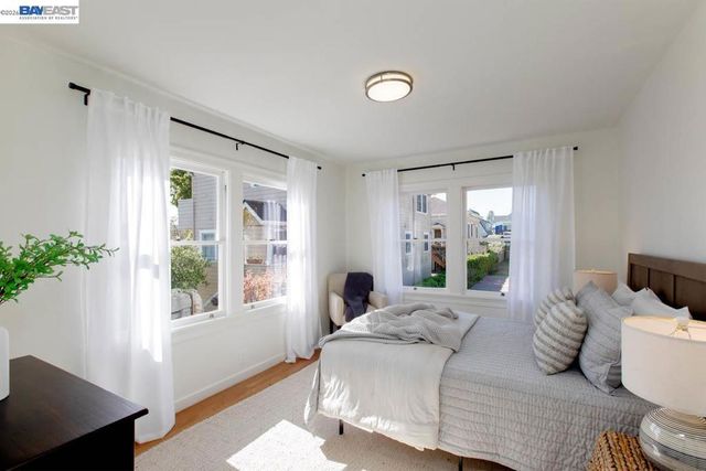 1321 Pearl St, Alameda, CA 94501