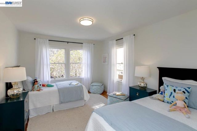 1321 Pearl St, Alameda, CA 94501