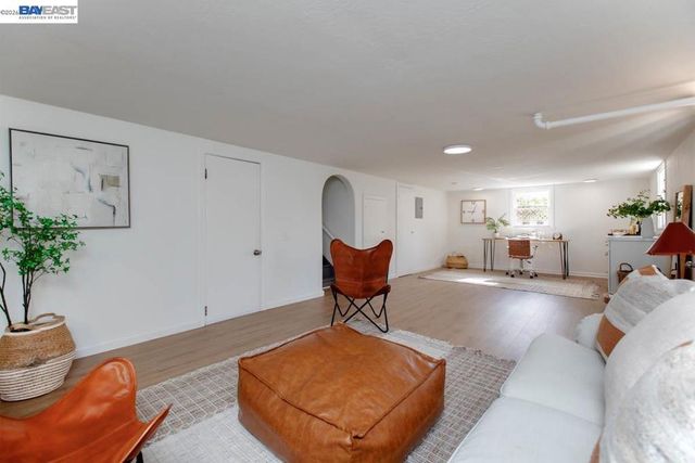 1321 Pearl St, Alameda, CA 94501