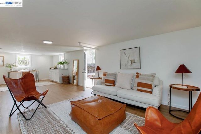 1321 Pearl St, Alameda, CA 94501