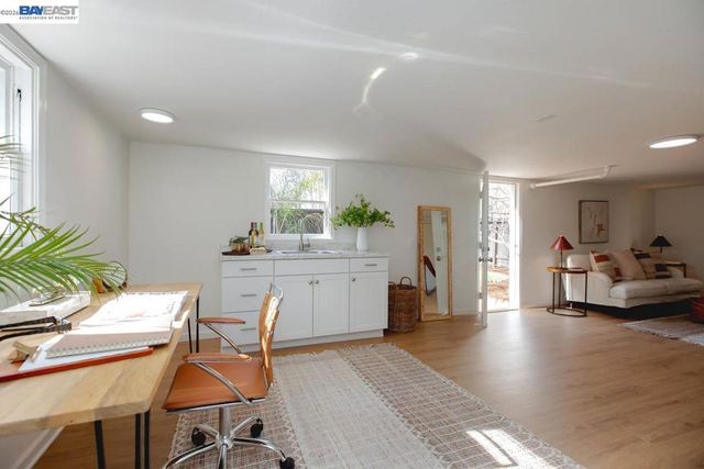 1321 Pearl St, Alameda, CA 94501