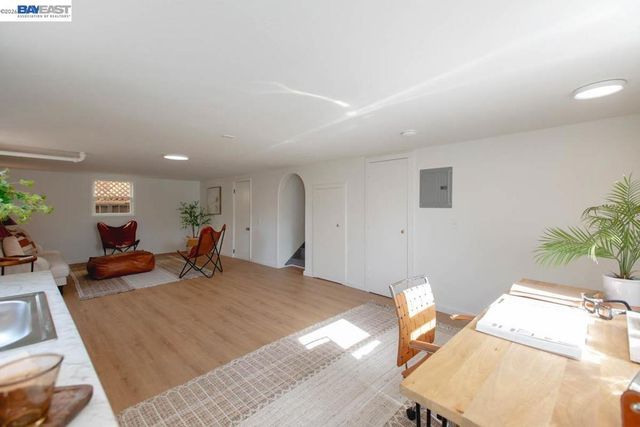 1321 Pearl St, Alameda, CA 94501