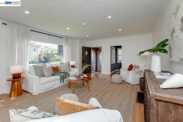 1321 Pearl St, Alameda, CA 94501