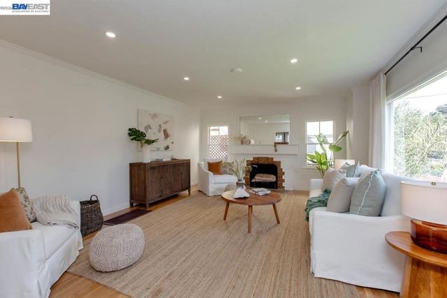 1321 Pearl St, Alameda, CA 94501