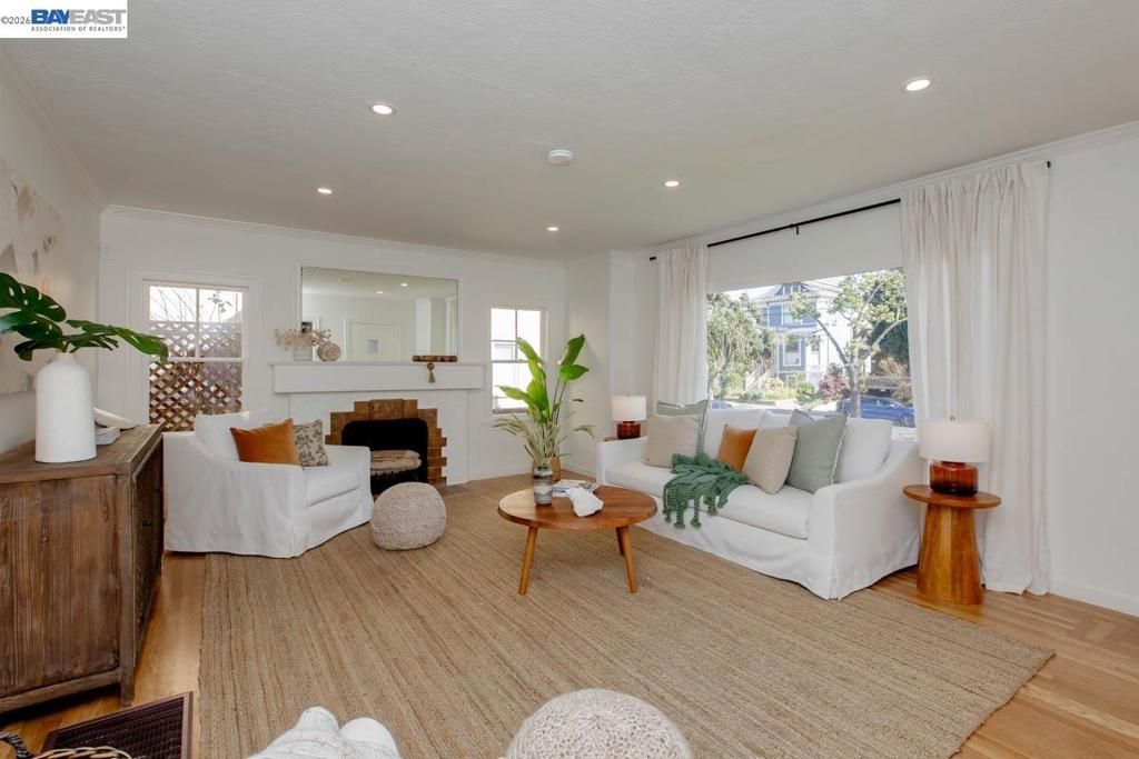 1321 Pearl St, Alameda, CA 94501