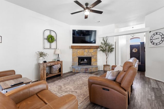 1004 Grand National Boulevard, Fort Worth, TX 76179