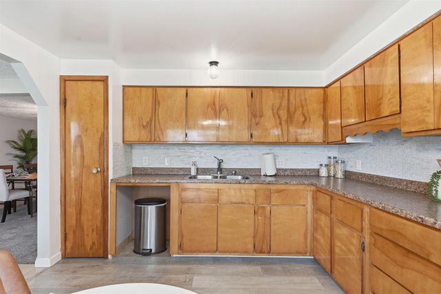 17307 N Little Spokane River Dr, Colbert, WA 99005