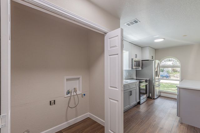 1214 Winterwood Drive, Lewisville, TX 75067