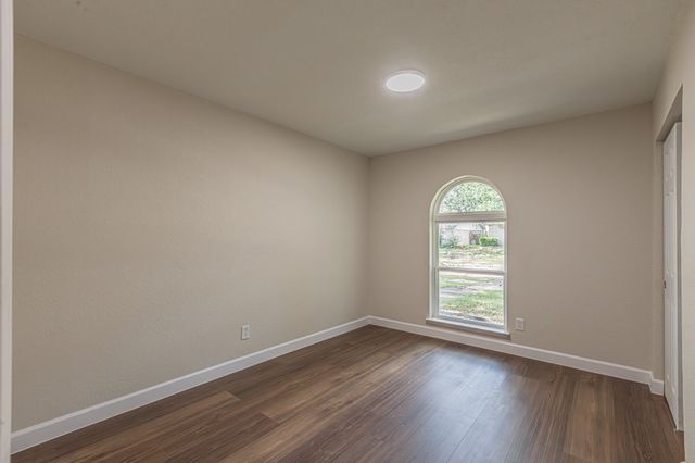 1214 Winterwood Drive, Lewisville, TX 75067