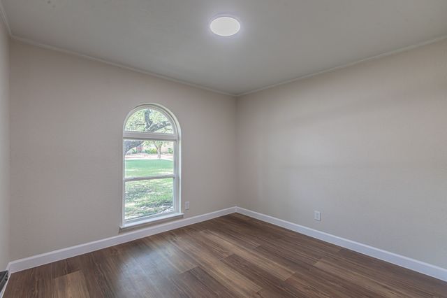 1214 Winterwood Drive, Lewisville, TX 75067