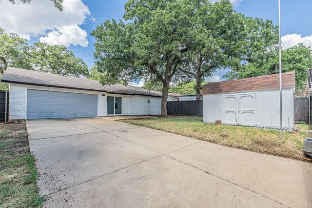 1214 Winterwood Drive, Lewisville, TX 75067