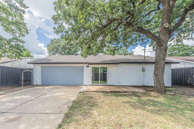 1214 Winterwood Drive, Lewisville, TX 75067