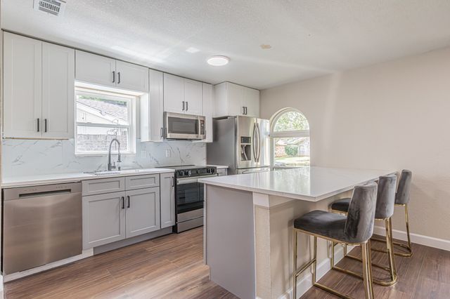 1214 Winterwood Drive, Lewisville, TX 75067