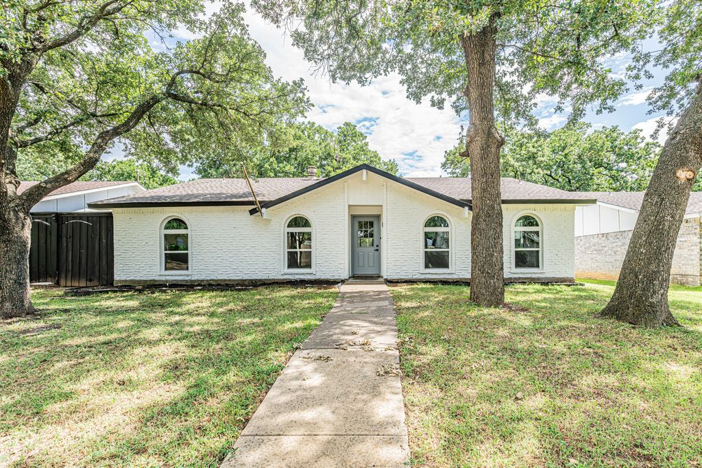 1214 Winterwood Drive, Lewisville, TX 75067