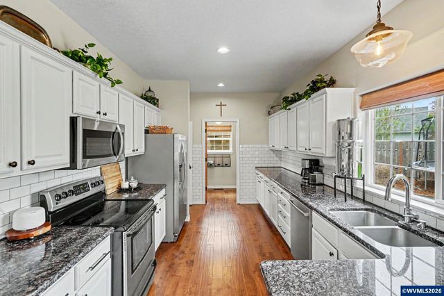 2113 Goldfinch Av SE, Stayton, OR 97383