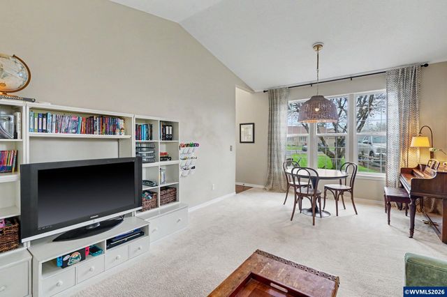 2113 Goldfinch Av SE, Stayton, OR 97383