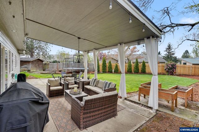 2113 Goldfinch Av SE, Stayton, OR 97383