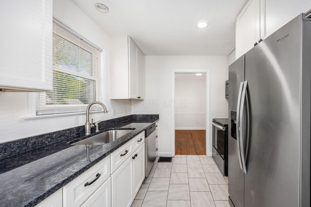 112 Howard Avenue, Worthington, OH 43085