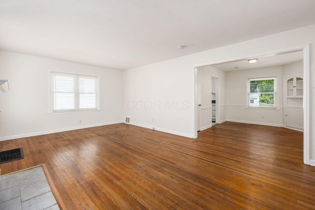 112 Howard Avenue, Worthington, OH 43085