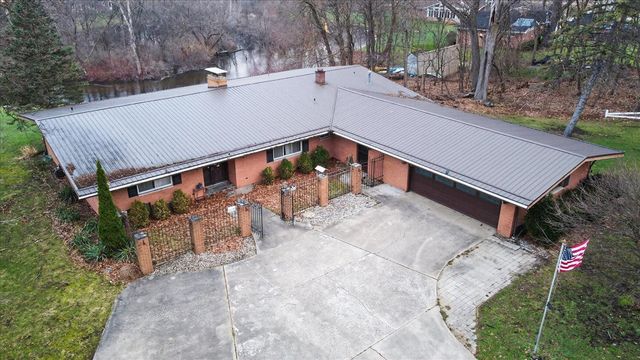 70506 Sunrise Drive, Edwardsburg, MI 49112