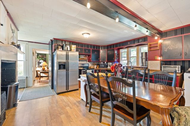 291 N Main St, North Brookfield, MA 01535