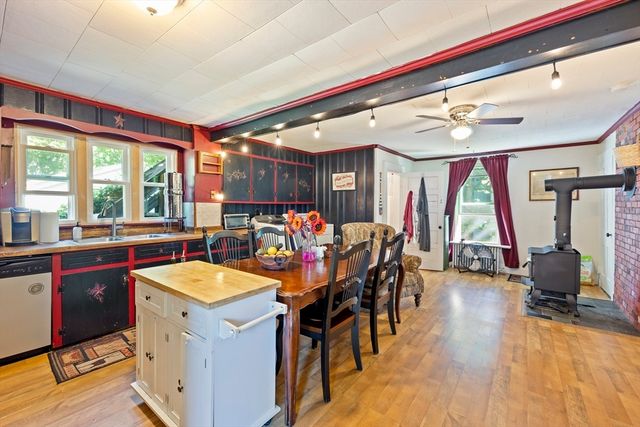 291 N Main St, North Brookfield, MA 01535