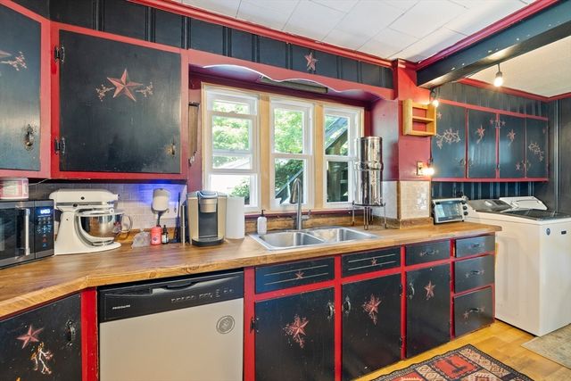 291 N Main St, North Brookfield, MA 01535