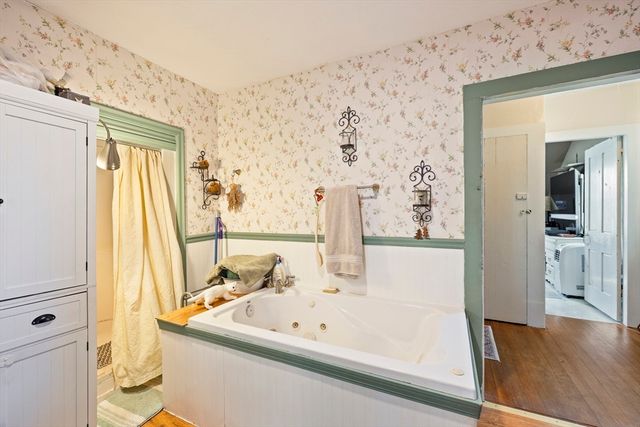 291 N Main St, North Brookfield, MA 01535
