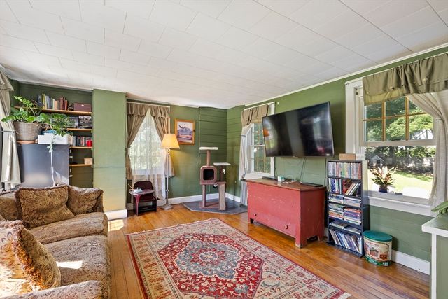 291 N Main St, North Brookfield, MA 01535