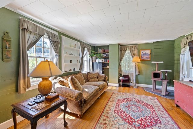 291 N Main St, North Brookfield, MA 01535