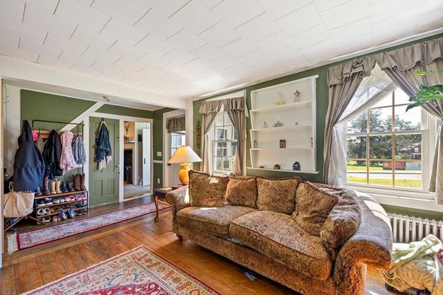 291 N Main St, North Brookfield, MA 01535