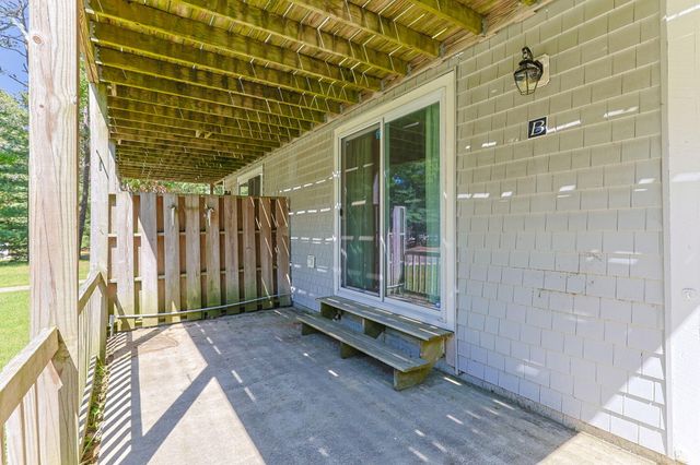 70 Cape Drive APT 8B, Mashpee, MA 02649