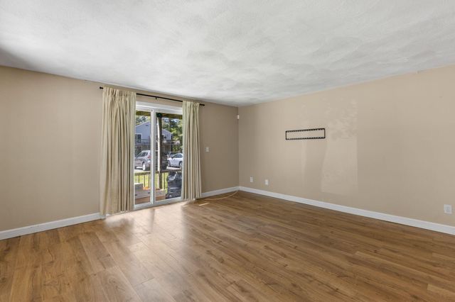 70 Cape Drive APT 8B, Mashpee, MA 02649