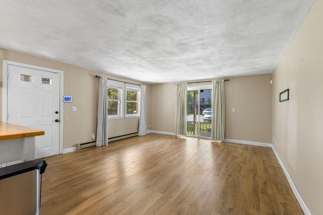 70 Cape Drive APT 8B, Mashpee, MA 02649