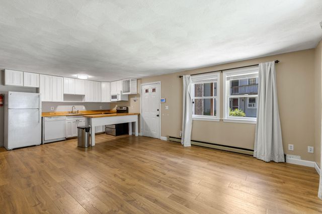 70 Cape Drive APT 8B, Mashpee, MA 02649