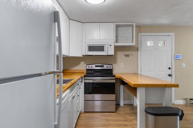 70 Cape Drive APT 8B, Mashpee, MA 02649